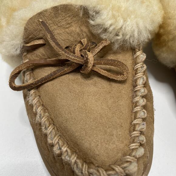 L.L Bean Women 7 M Tan Wicked Good Sheepskin Slippers Moccasins Shoes 130484 EUC - Picture 4 of 12
